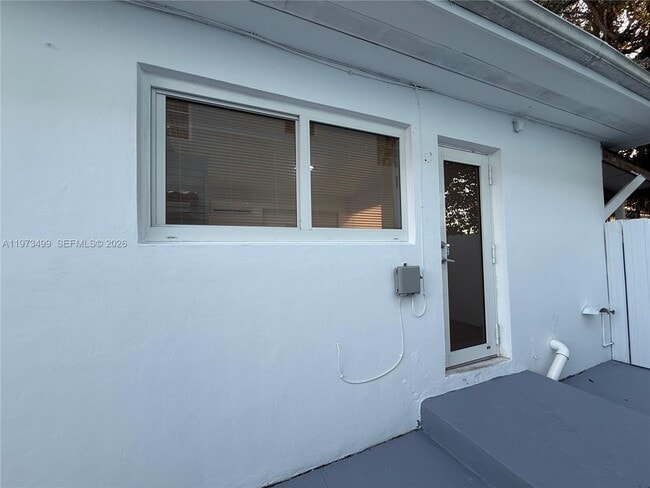 Building Photo - 1122 NW 32nd Ct