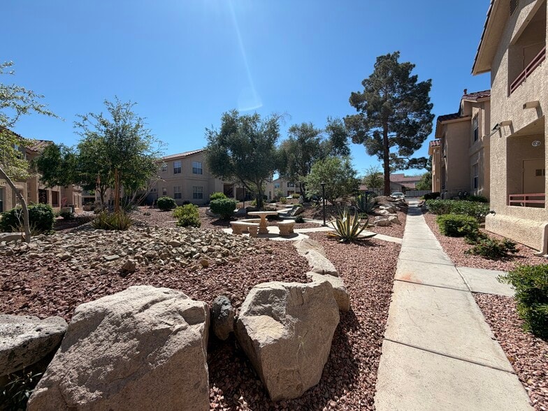 BBQ Area - 520 Arrowhead Trl