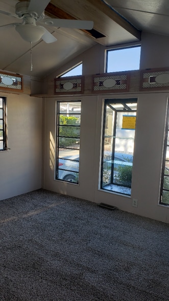 Building Photo - 966 Acorn Dr