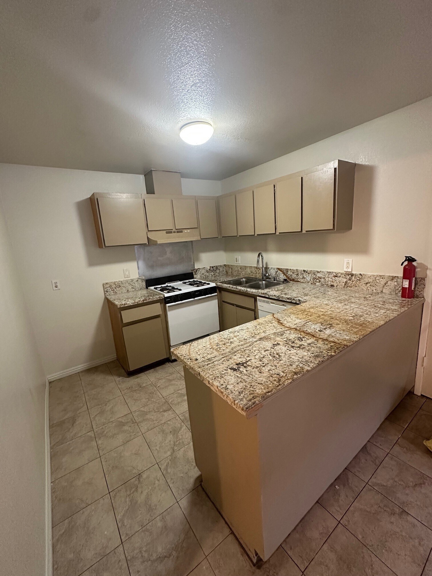 Building Photo - 2740 Mendonca Dr