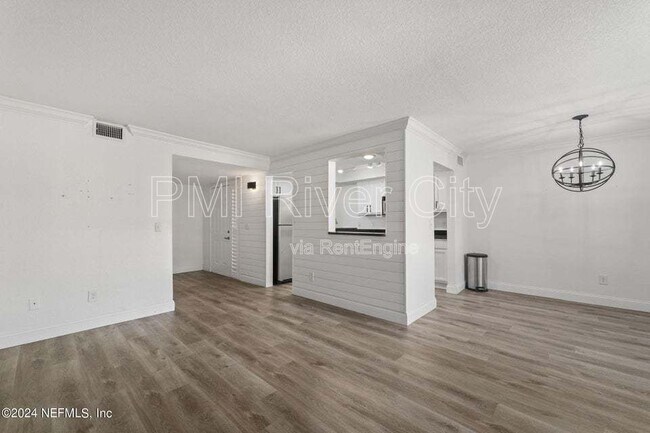 Building Photo - 908 Shoreline Cir