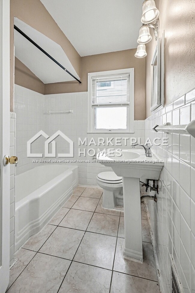 Building Photo - 14653 Ego Ave