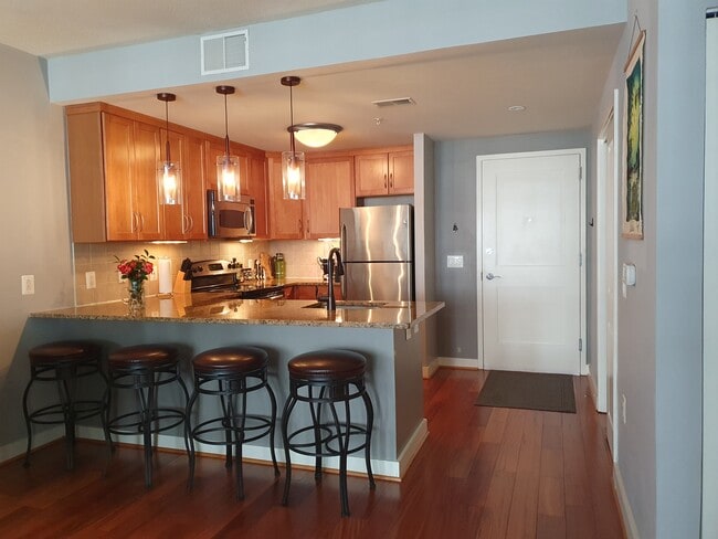 Building Photo - 888 N Quincy St