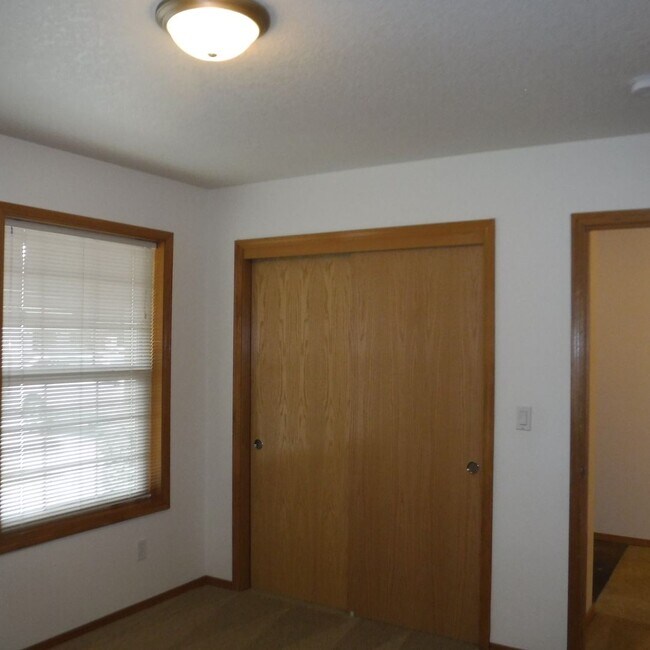 Building Photo - Single Level 3 Bed/2 Bath Home in SE Bend - Conifer Ave