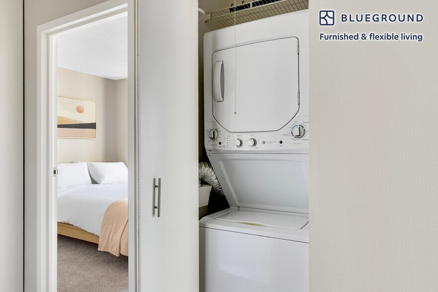 Building Photo - 77 W Huron St