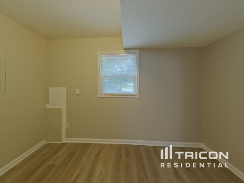 Building Photo - 160 Elberta Dr