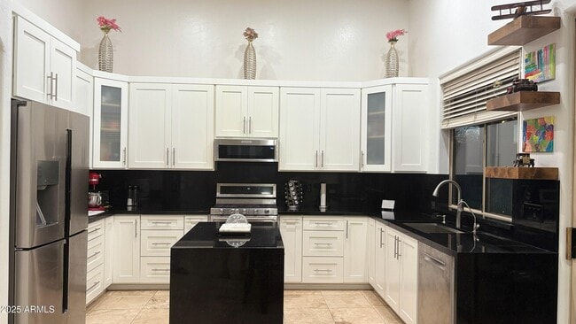 Building Photo - 13980 E Kalil Dr
