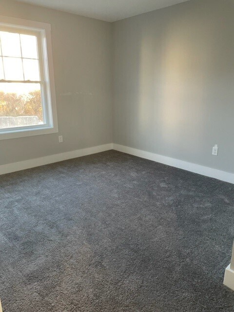 Building Photo - 32 Main St