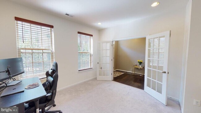 Building Photo - 2517 Francis Ln