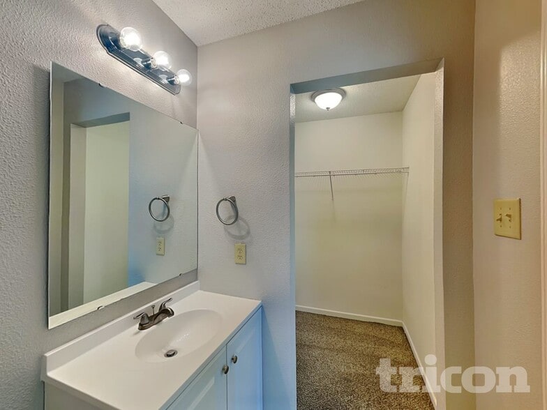 Building Photo - 3146 Brandenburg Dr