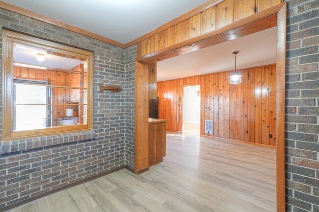 Building Photo - 476 Crescent Rd