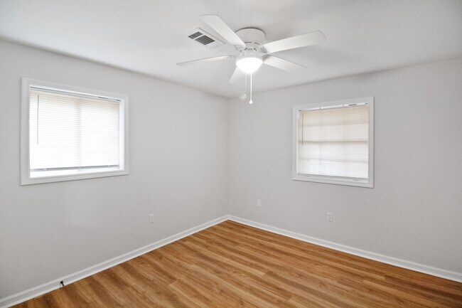 Building Photo - 1027 Tanglewood Dr
