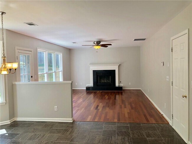 Building Photo - 2102 Chatou Pl