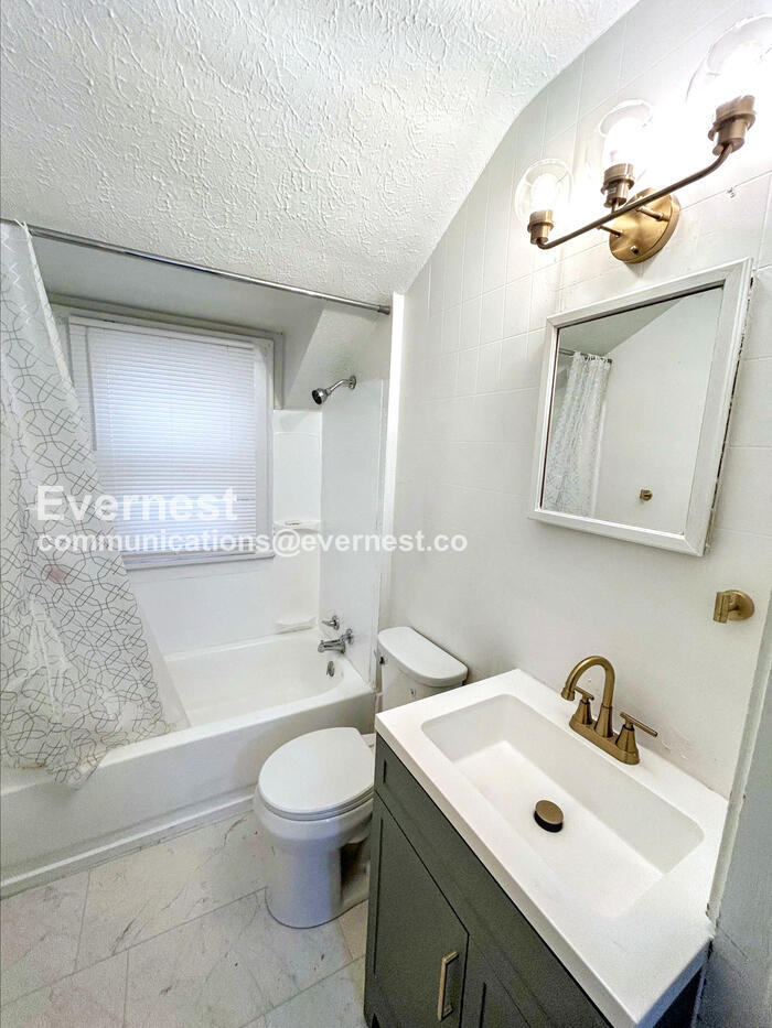 Building Photo - 16007 Elderwood Ave