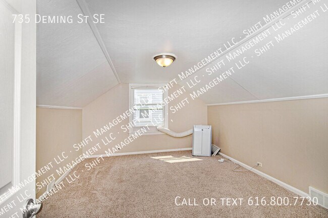 Building Photo - 735 Deming St SE