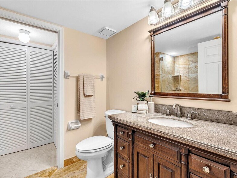 Building Photo - 333 SE 20th Ave