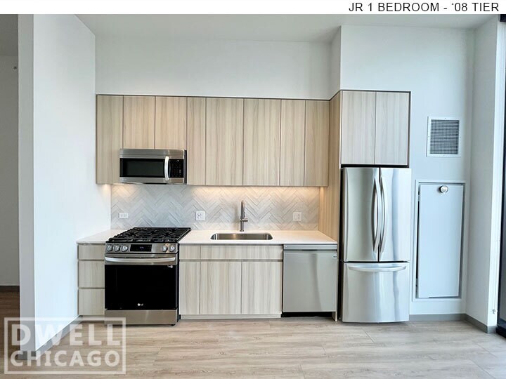 Building Photo - 503 S Damen Ave