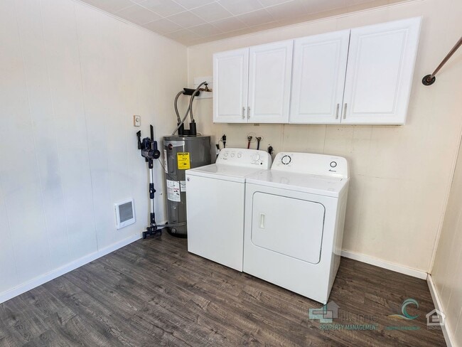 Building Photo - Beautiful River-View Home Near Downtown Warrenton