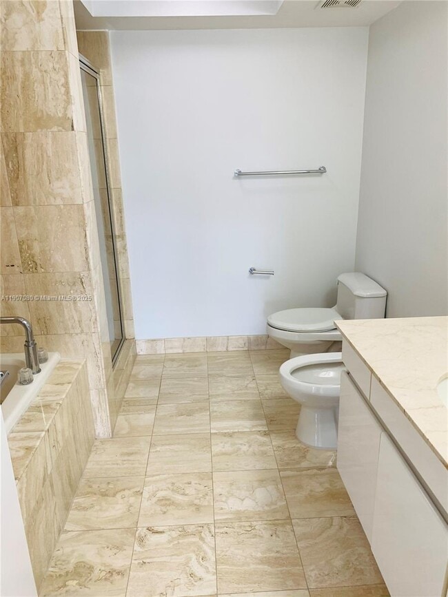 Building Photo - 1800 Sunset Harbour Dr