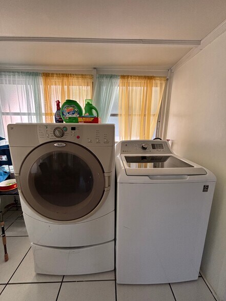 Building Photo - 2 Bed/1 Bath