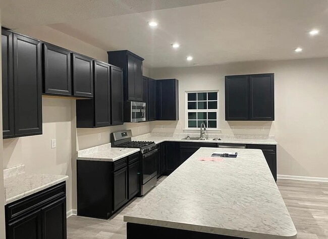 Building Photo - 34622 Ethan Way