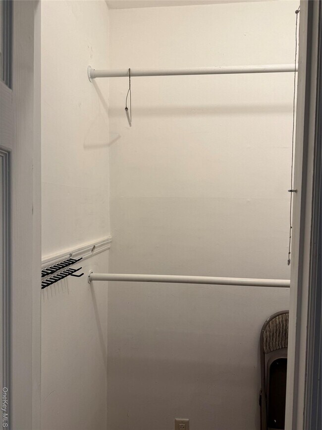 Building Photo - 283 Houston Ave