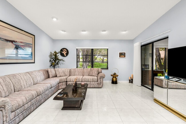 Building Photo - 18615 Breezy Palm Way