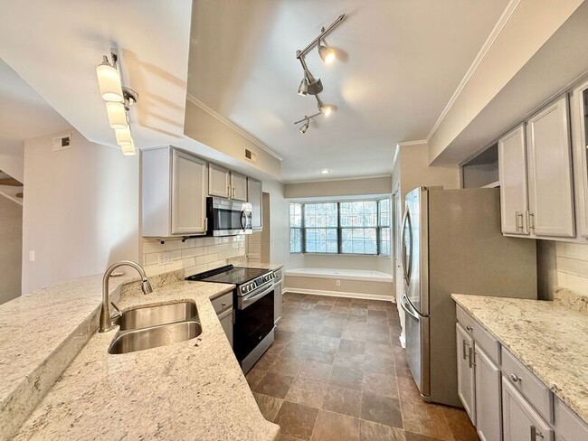 Building Photo - 7704 Falcon Rest Cir