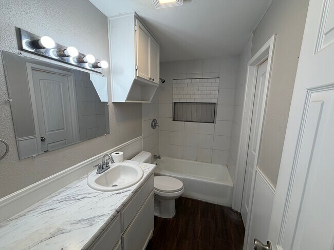 Building Photo - 5412 39th Dr