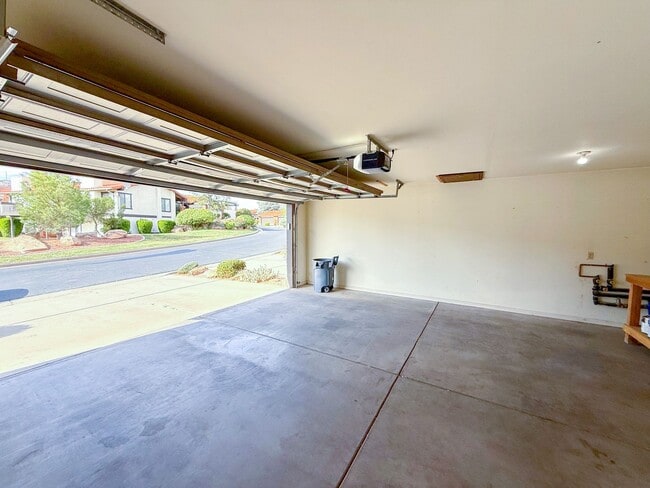 Building Photo - 300 W 2025 S