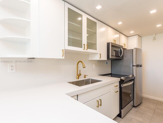 Building Photo - 1000 West Ave