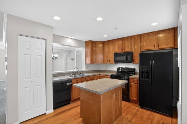 Building Photo - 9880 Moffit Pl