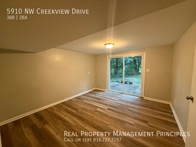 Building Photo - 5910 NW Creekview Drive-