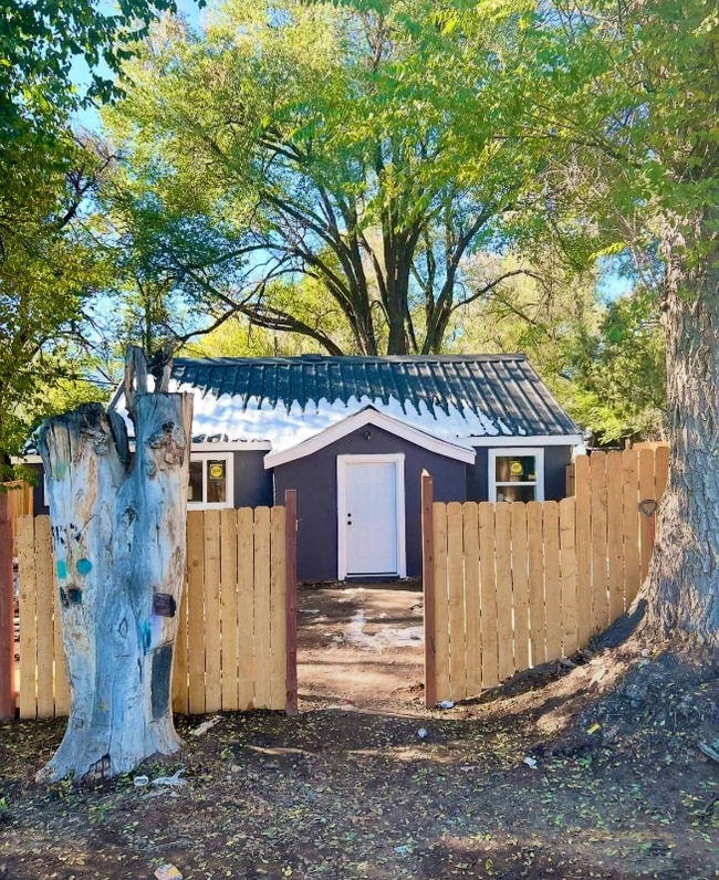 Primary Photo - 1128 S El Paso St
