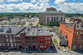 Building Photo - 221 Elizabeth St