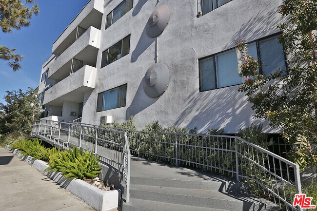 Building Photo - 1930 N Vermont Ave