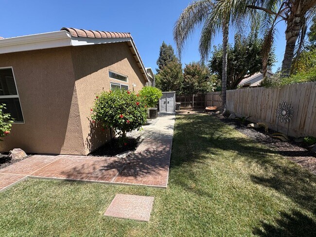Building Photo - 1523 E Monte Vista Ct