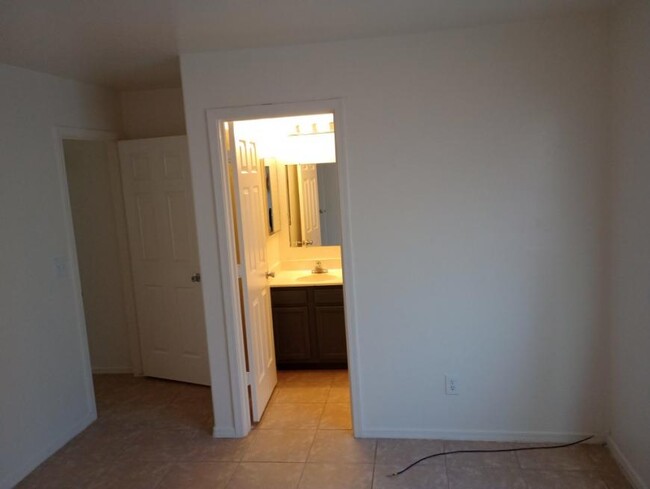 Building Photo - 3 bedroom in Eloy AZ 85131