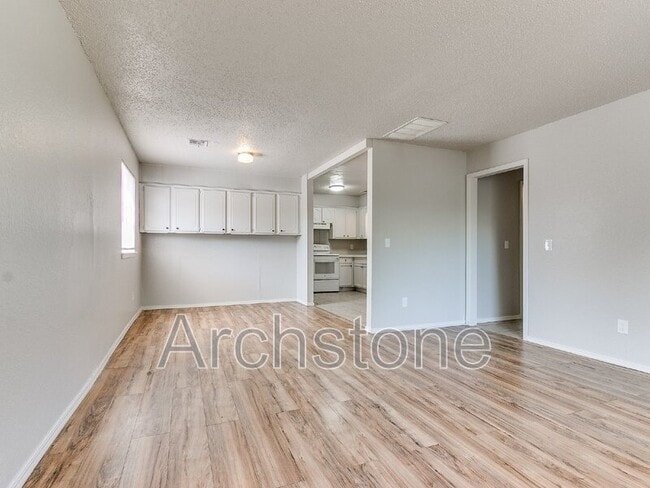 Building Photo - 8814 NE 13th St