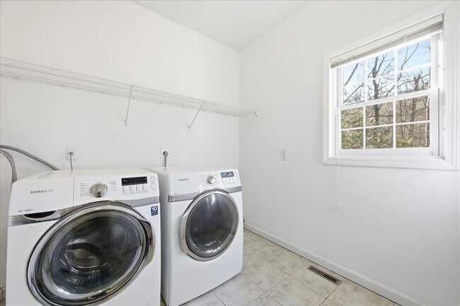 Building Photo - 48 Blue Hills Dr