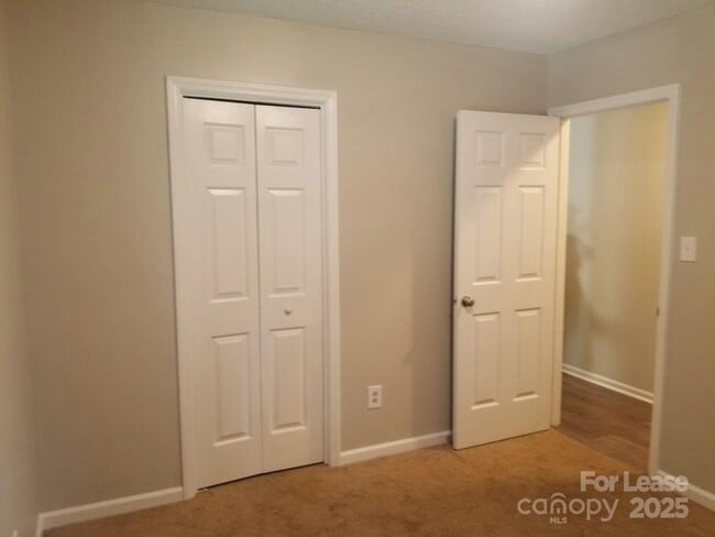 Building Photo - 6613 Farrington Ln