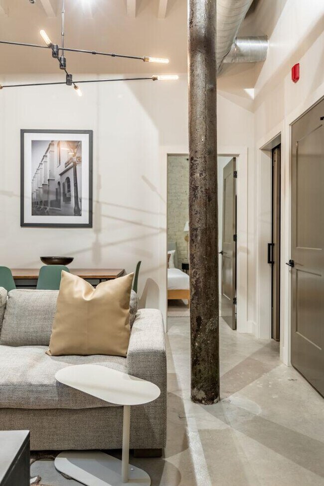 Building Photo - 315 Girod St