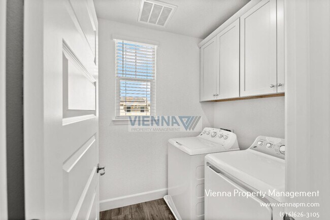 Building Photo - 6000 Waddington Wy