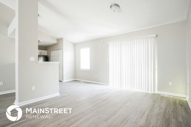 Building Photo - 4105 Summitview Dr