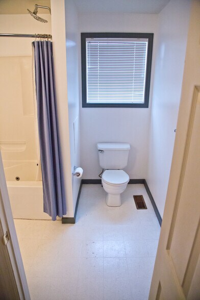 Building Photo - 1460 Blue Course Dr