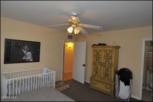 Building Photo - 4233 Hampshire Ln
