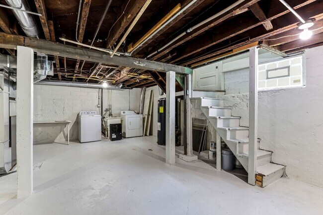 Building Photo - 884 Iglehart Ave