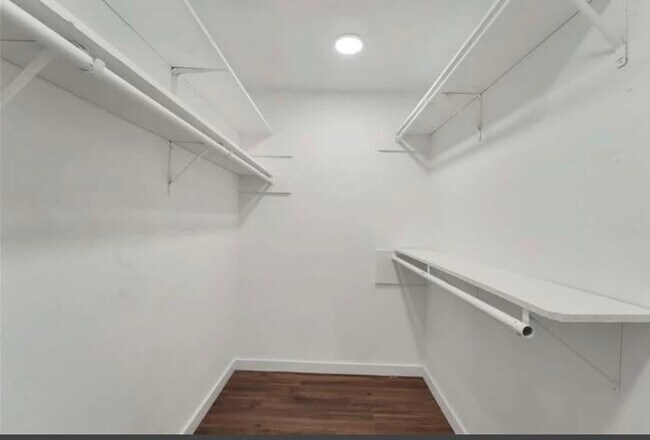 Building Photo - 2926 Forest Hills Ln