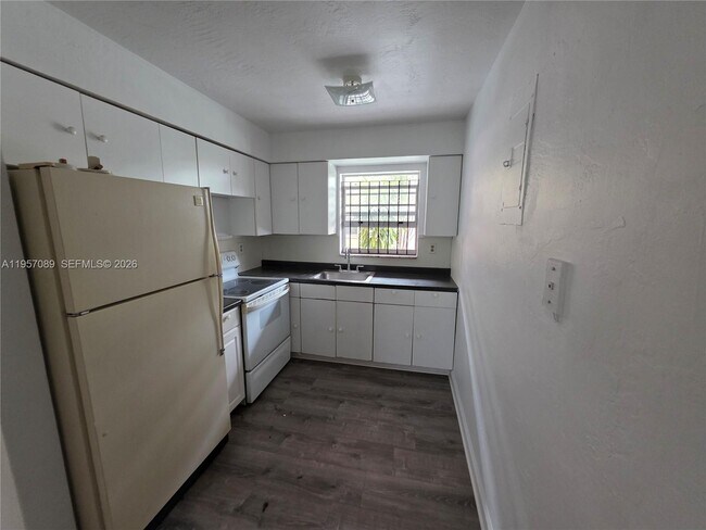 Building Photo - 45 E 11th St