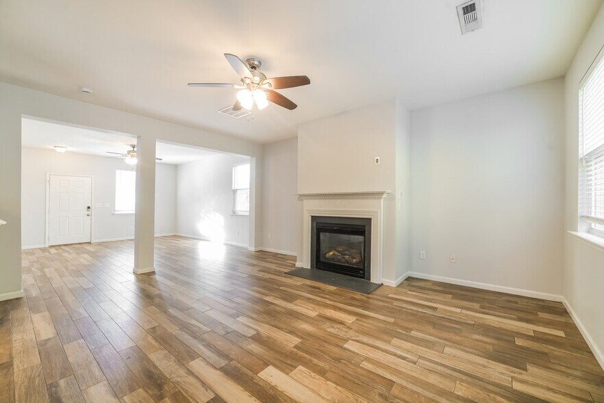 Building Photo - 50 Brookview Dr